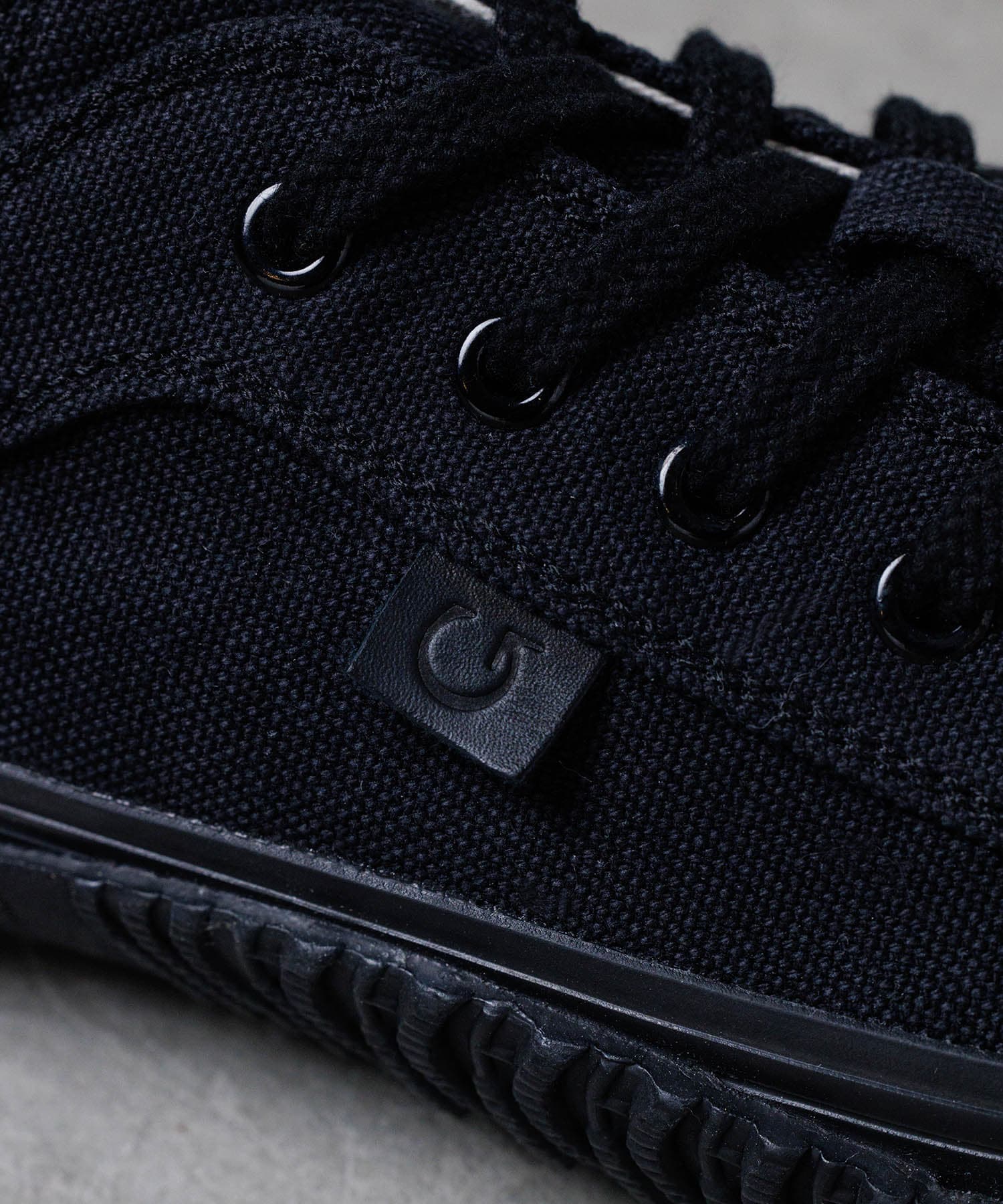 SP-1057 Black/Black - SPINGLE