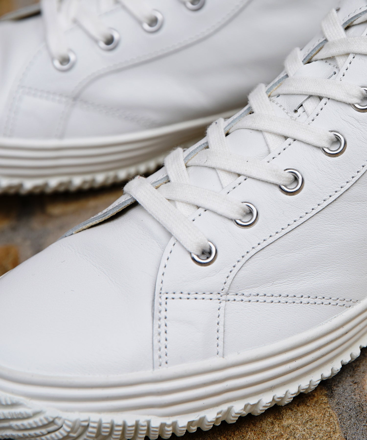 SP-442 White/White - SPINGLE