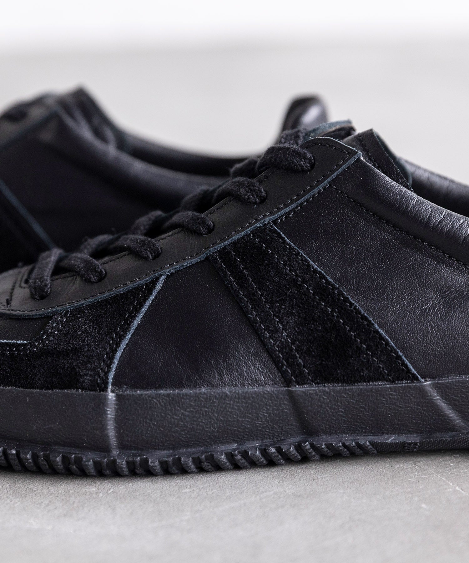 SP-1047 Black - SPINGLE