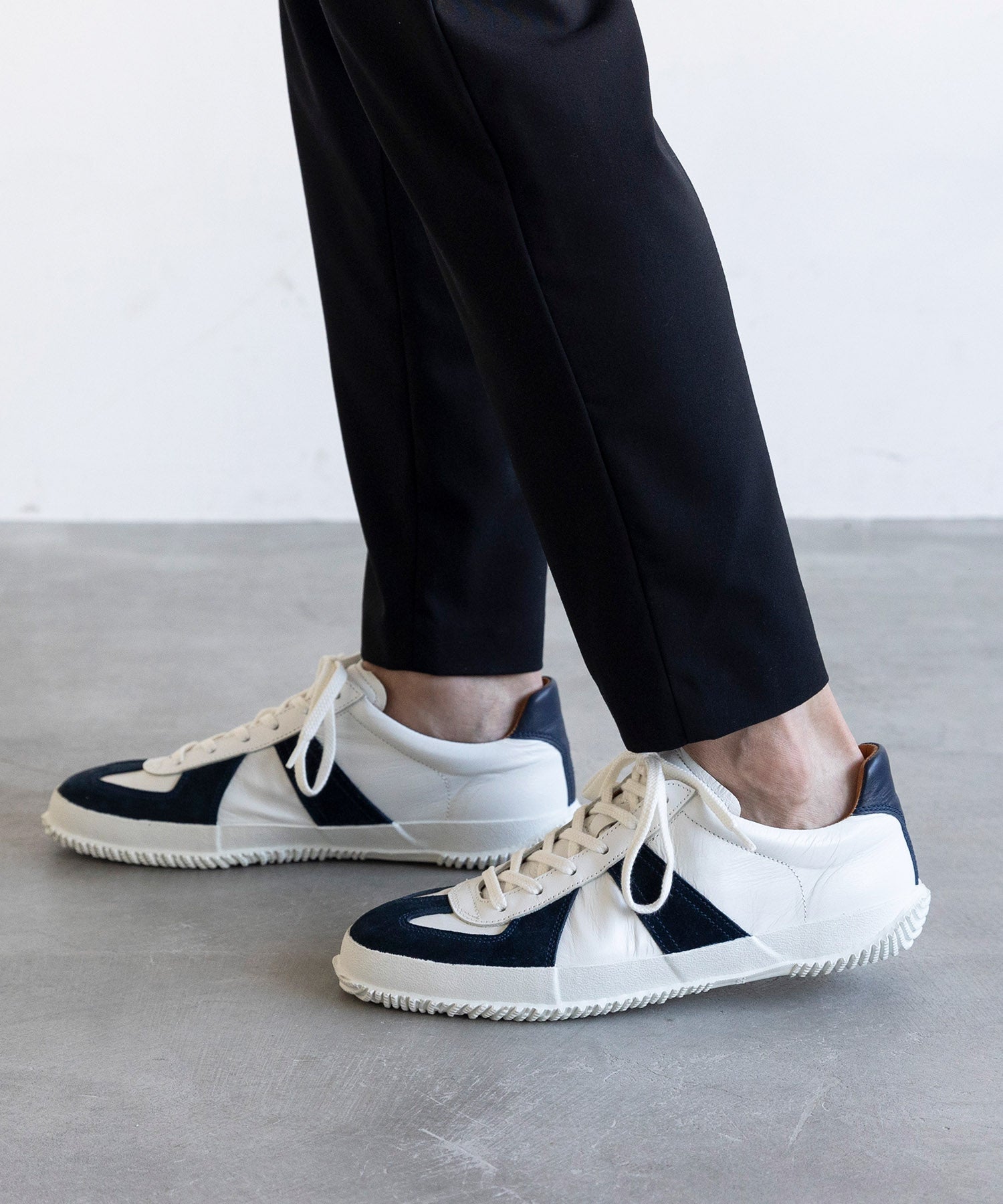 SP-1047 White/Navy - SPINGLE