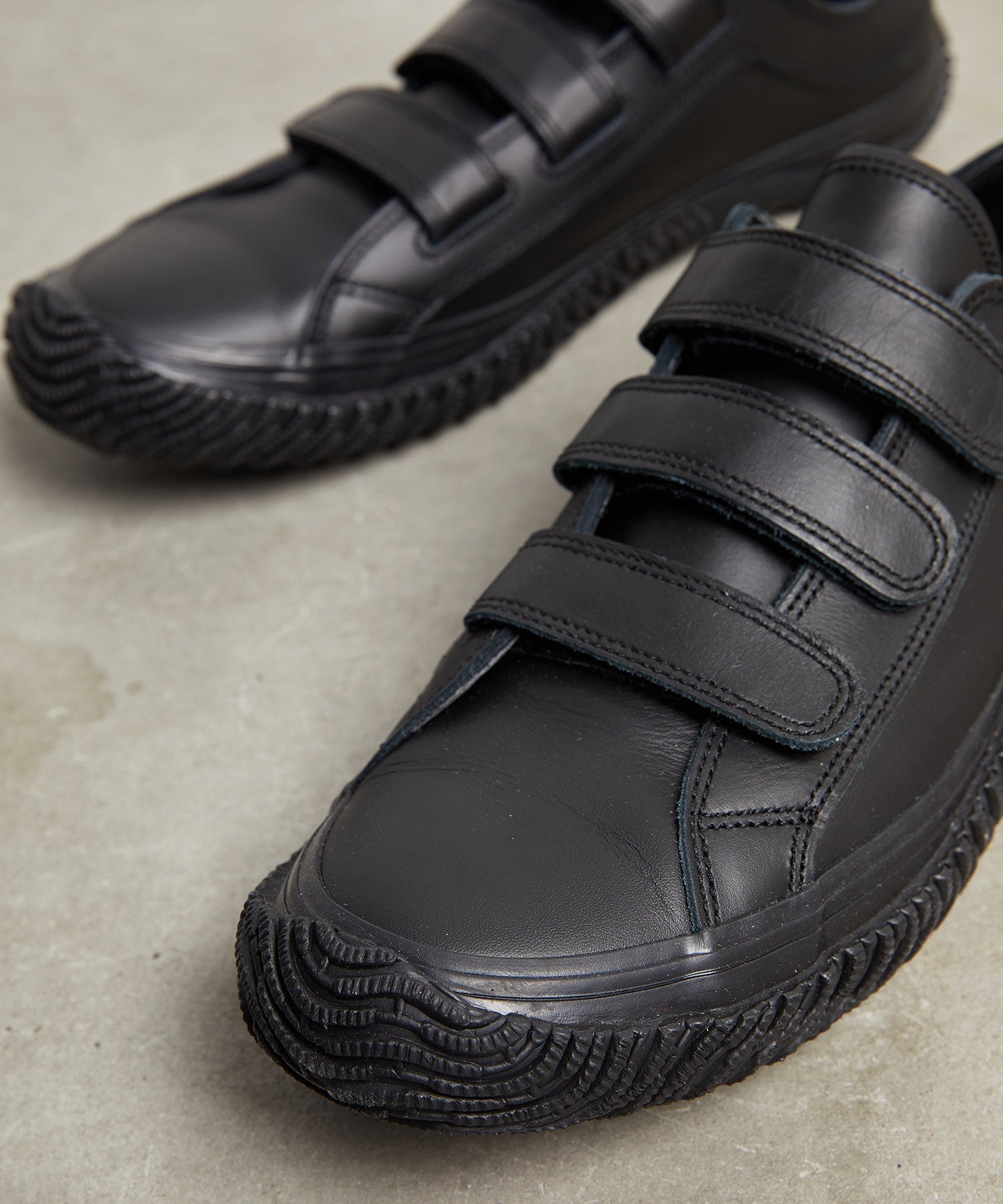 SP-211 Black/Black - SPINGLE